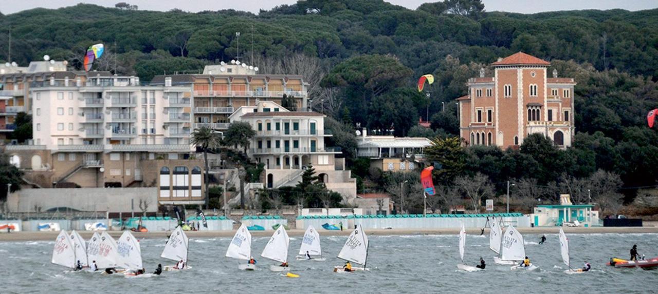 Ostello San Luigi Orione Anzio Exteriér fotografie